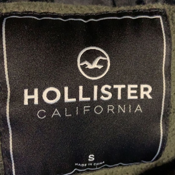 HOLLISTER SMALL camo printed hooded pull over branded in white along sleeves! - Picture 4 of 4